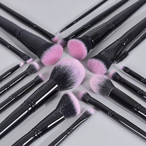 18 PIECE BRUSH SET